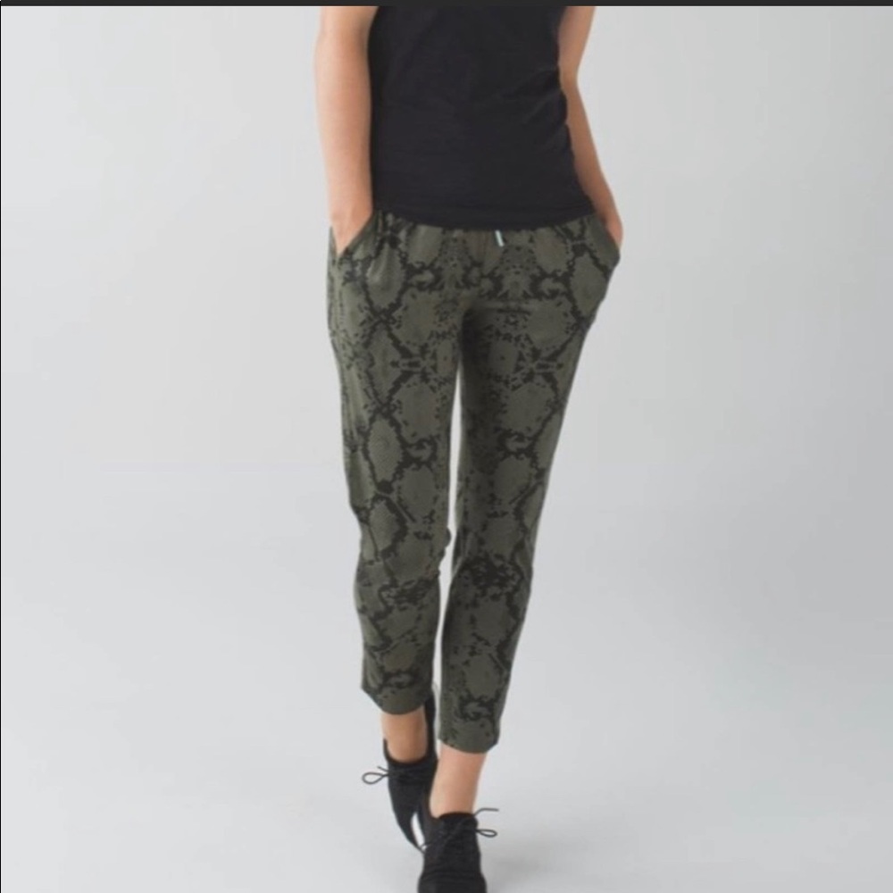 Lululemon Jet Crop (Slim) *Luxtreme size 8